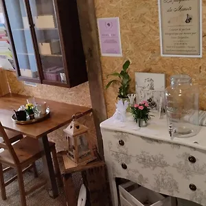 Camping Le Laboratoire Shabby Chic De La Parfumerie Du Manoir, Chavagne